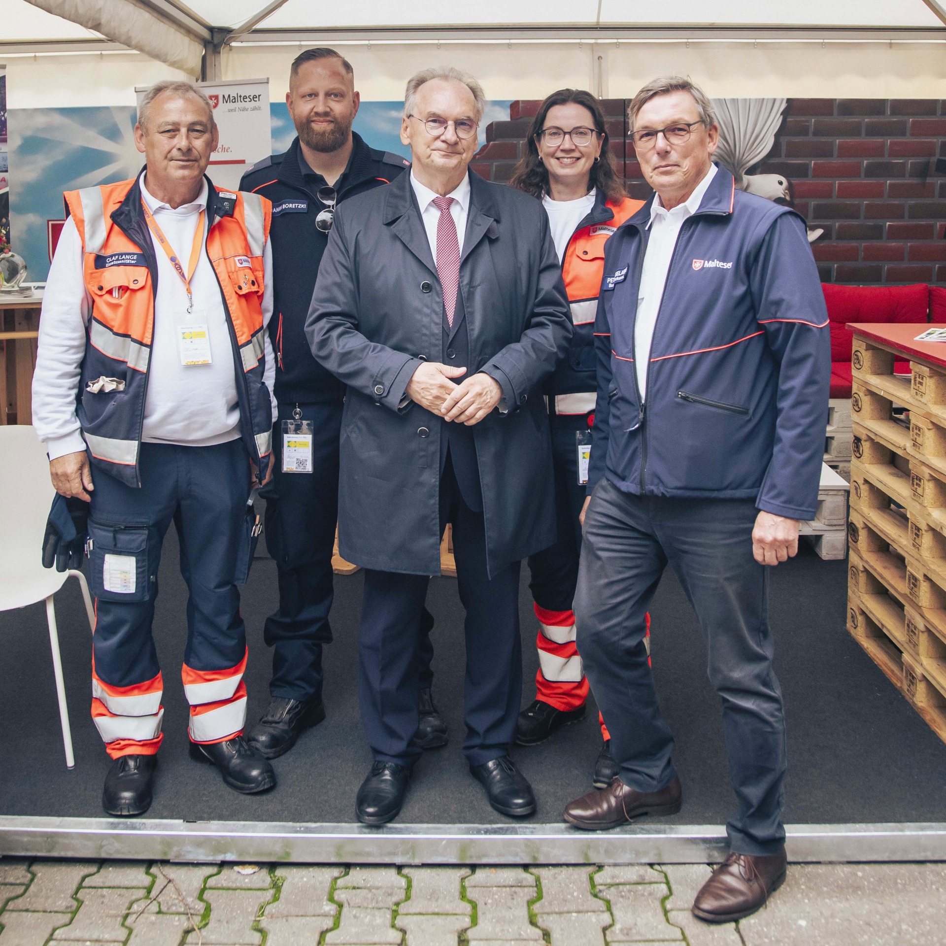 Ministerpräsident Reiner Haseloff am Malteser Stand auf dem Katholikentag 2024