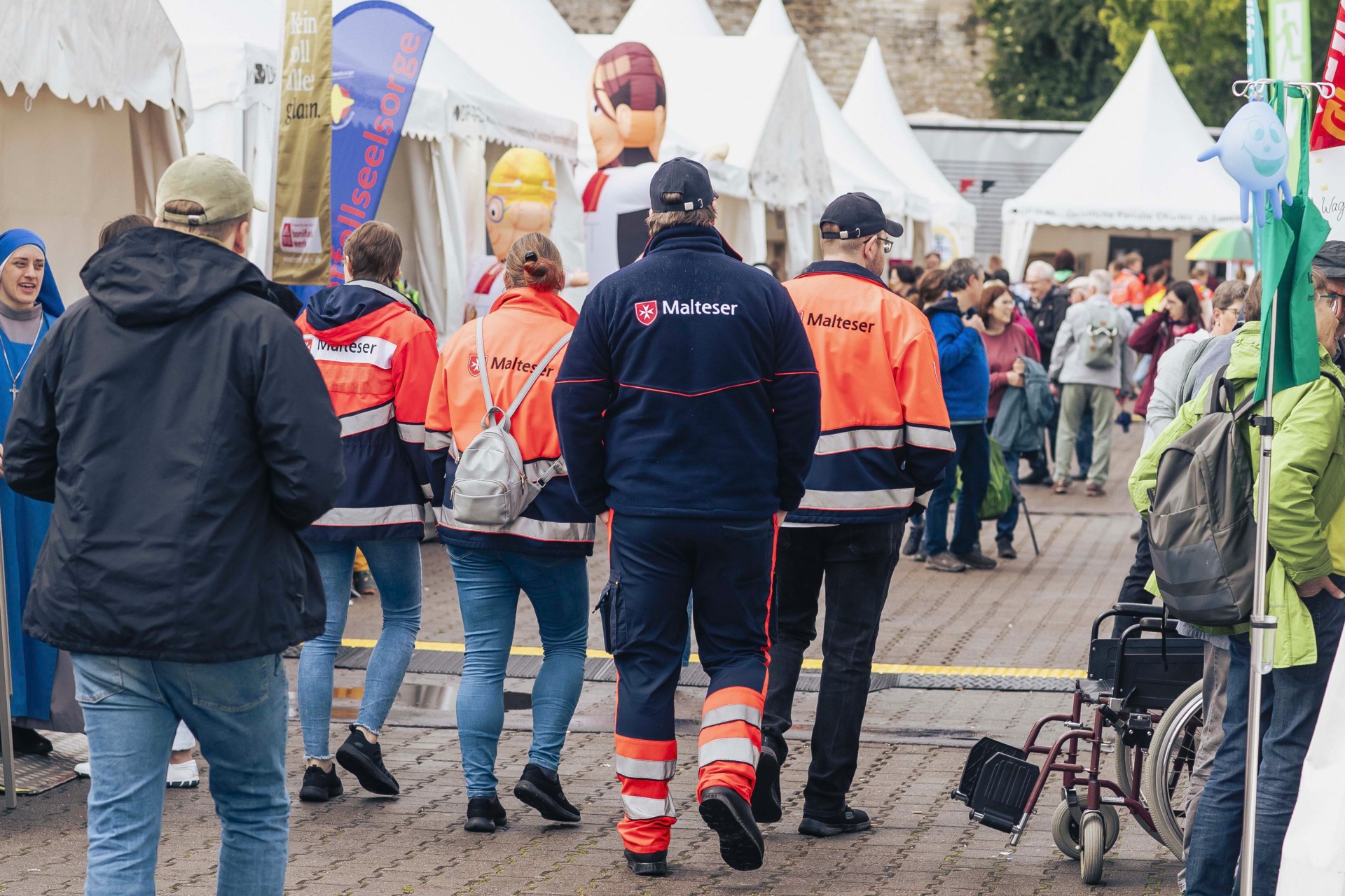 Sanitätsdienst in der Stadt auf dem Katholikentag 2024 in Erfurt