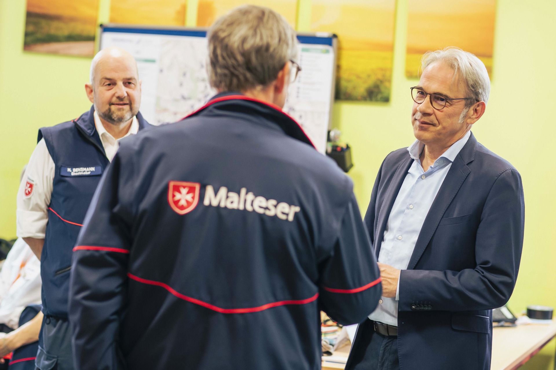 Thüringens Innenminister Georg Maier zu Besuch in der Malteser Einsatzleitung